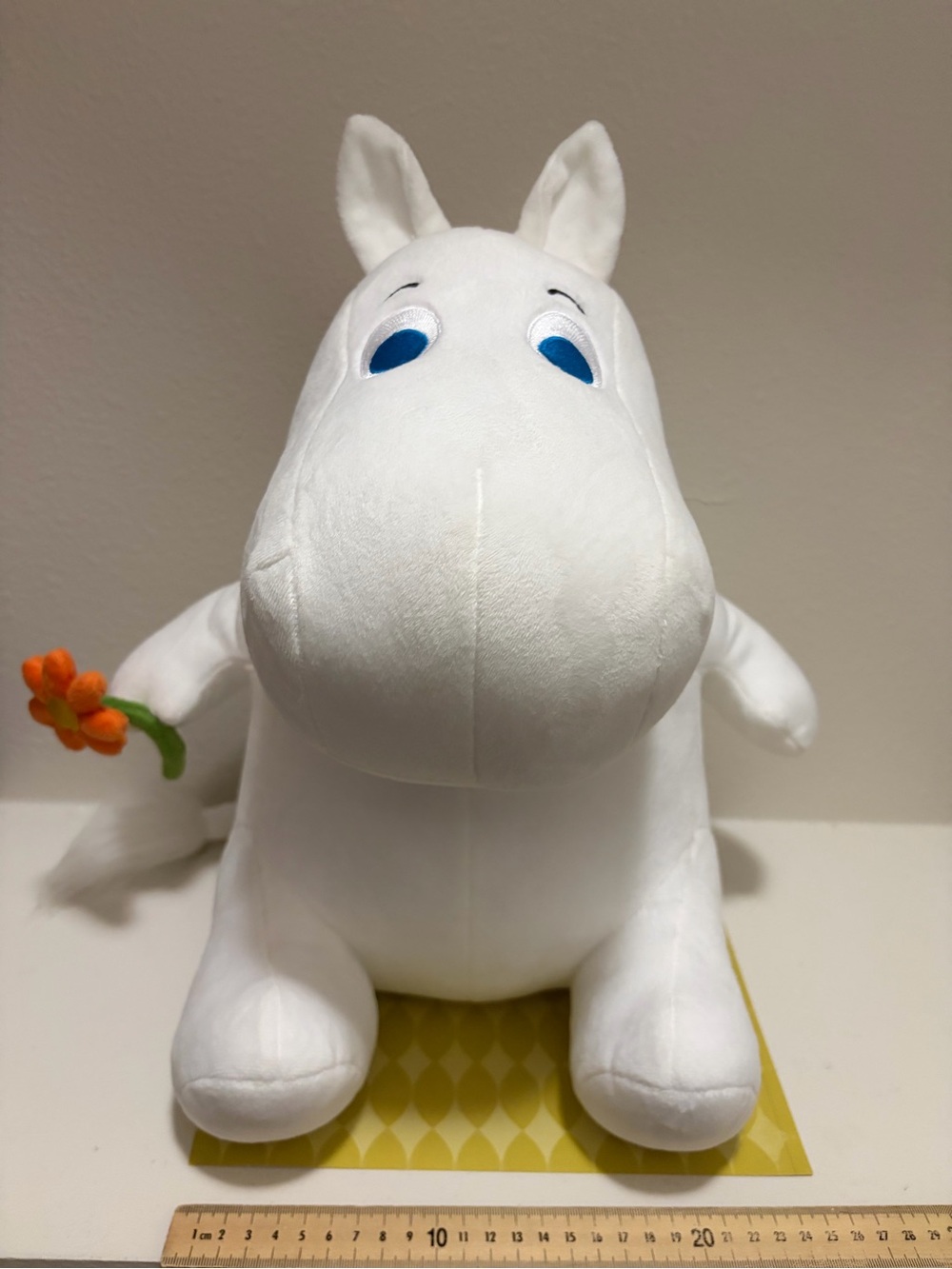 Moomin Moomintroll 14 Plush Toy Holding Flower White Authentic EUC Collectible